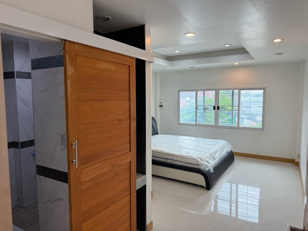 อาคารพาณิชย์นวมินทร์ รามอินทรา : อาคารพาณิชย์ รีโนเวทใหม่ ตินถนนคู้บอน ถนนใหญ่