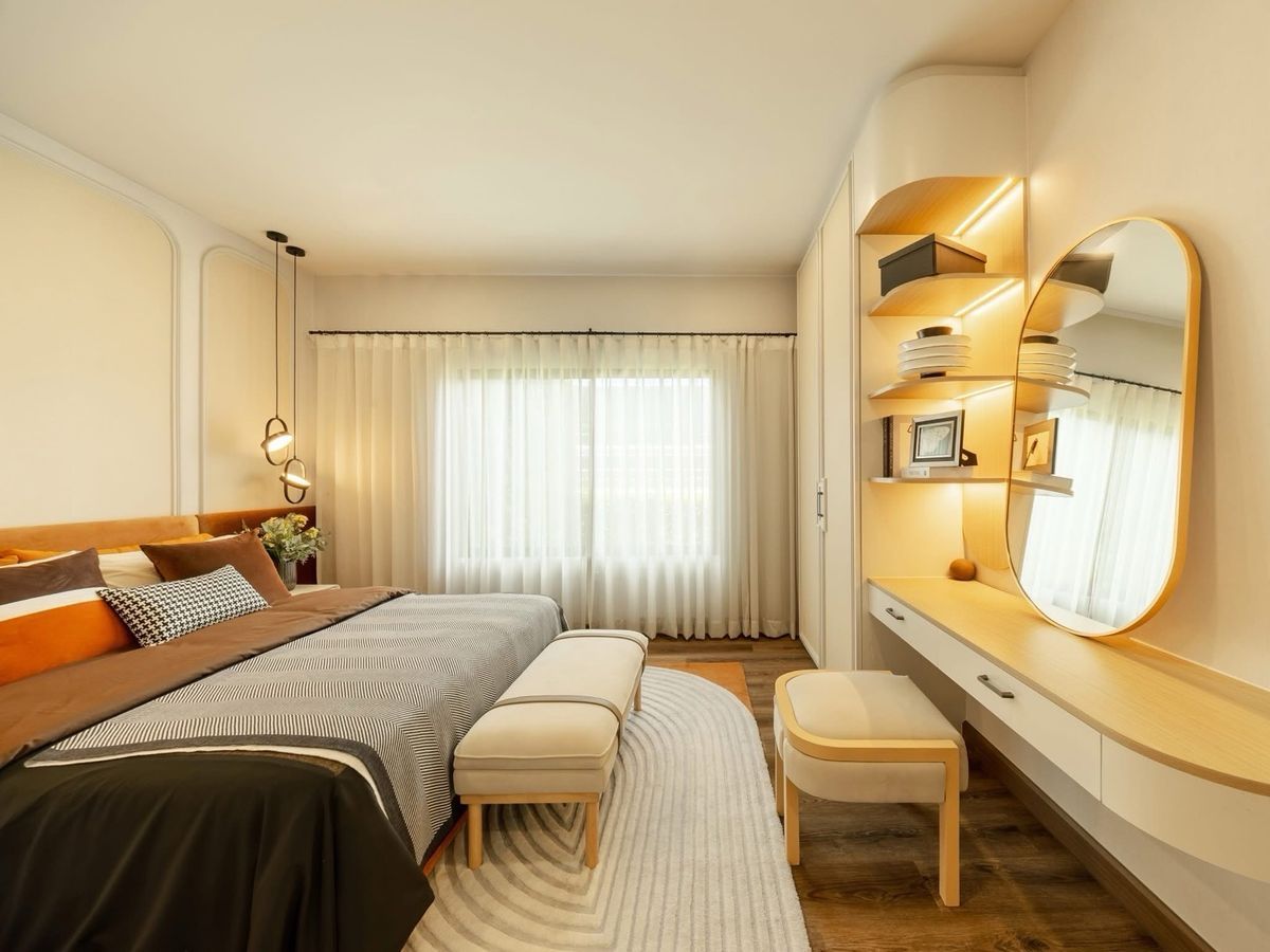 For SaleHouseBangna, Bearing, Lasalle : 🏡 Luxury Single House in Bangna - Srivaree 4 beds, 5 baths, spacious design with multiple parking spaces. Prime location with quick access to Burapha Withi Expressway and Suvarnabhumi Airport.