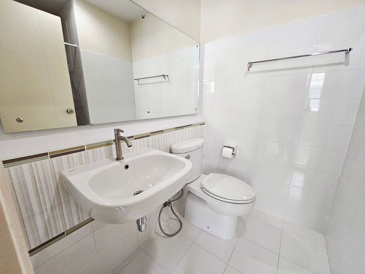 ให้เช่าทาวน์โฮมบางนา แบริ่ง ลาซาล : ให้เช่า ทาวน์เฮ้าส์ อินดี้ บางนา กม.7 พร้อมอยู่ เฟอร์ฯครบ For Rent: Indy Bangna Km.7 Townhouse, Fully Furnished