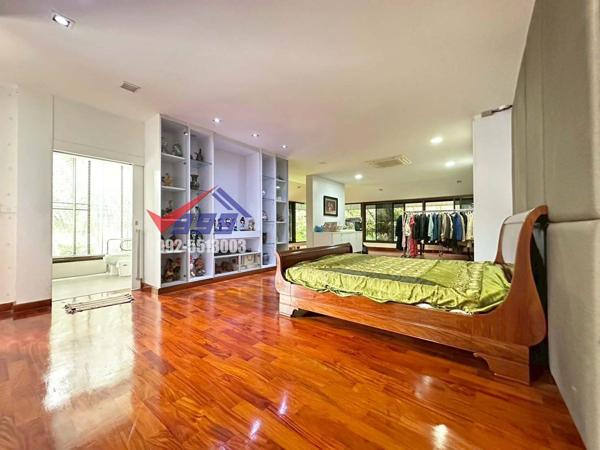 HousePattanakan, Srinakarin : 📌Sale/Rent 2 -story house, 5 bedrooms, can be made into an office, 1 rai area, good location, On Nut 66, Intersection 11  