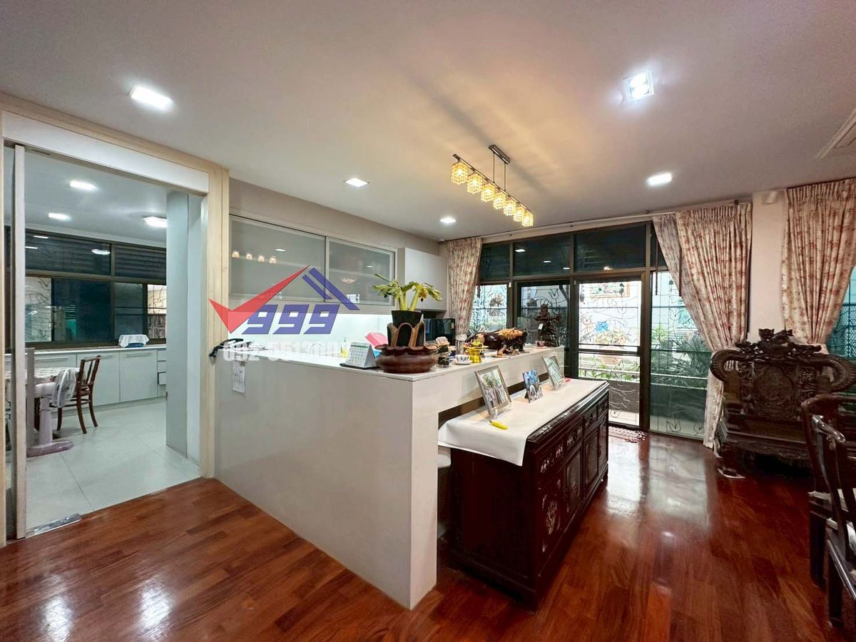 HousePattanakan, Srinakarin : 📌Sale/Rent 2 -story house, 5 bedrooms, can be made into an office, 1 rai area, good location, On Nut 66, Intersection 11  