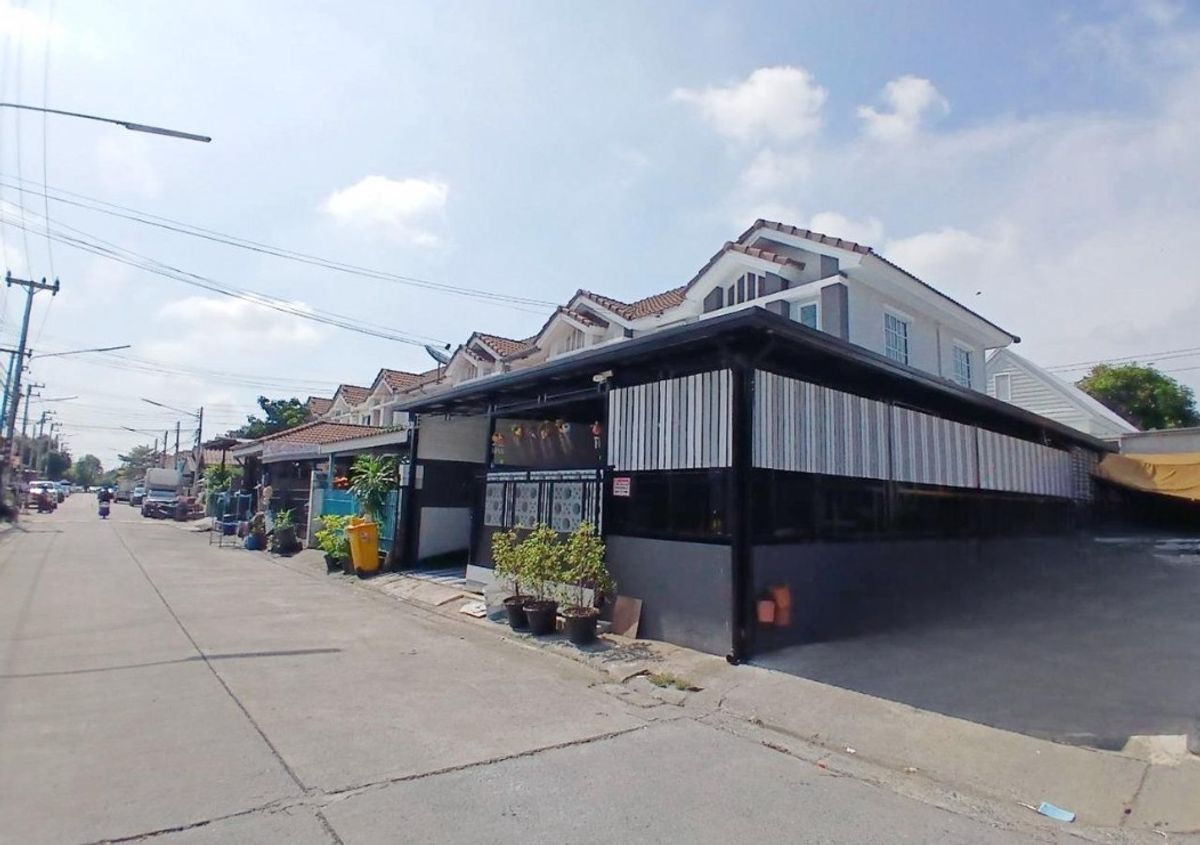 ขายทาวน์โฮมปทุมธานี รังสิต ธรรมศาสตร์ : หมู่บ้านพฤกษา 57 ลำลูกกาคลอง3 บ้านรีโนเวท  สภาพใหม่พร้อมเข้าอยู่ได้เลย  ลำลูกกาคลอง3 ถนนลำลูกกา ซ.เปียร์นนท์ อ.ลำลูกกา จ.ปทุมธานี 