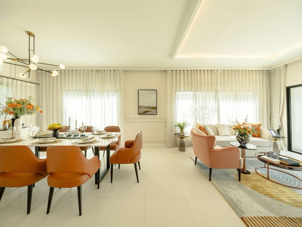 For SaleHouseBangna, Bearing, Lasalle : 🏡 Luxury Single House in Bangna - Srivaree 4 beds, 5 baths, spacious design with multiple parking spaces. Prime location with quick access to Burapha Withi Expressway and Suvarnabhumi Airport.