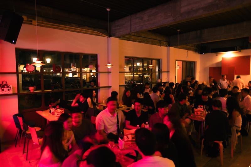 ขายร้านค้า/ตลาดนัดสีลม ศาลาแดง บางรัก : 🔥เซ้งด่วน🔥 ร้าน Boundaries Silom @โครงการบ้านสีลม มีที่จอด 40-50 คัน ของตกเเต่งภายในร้านครบ + ใบอนุญาตขายแอลกอฮอลล์  *สัญญาสิ้นสุด 16 มกราคม 2571