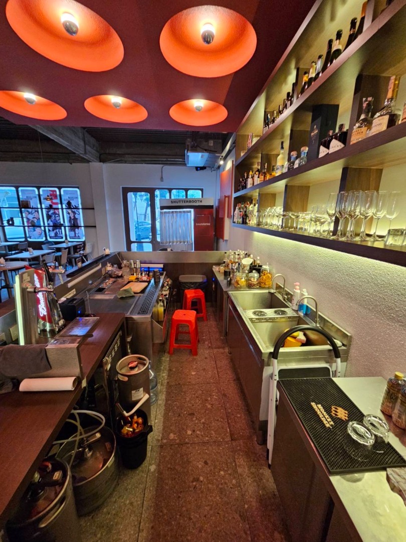 ขายร้านค้า/ตลาดนัดสีลม ศาลาแดง บางรัก : 🔥เซ้งด่วน🔥 ร้าน Boundaries Silom @โครงการบ้านสีลม มีที่จอด 40-50 คัน ของตกเเต่งภายในร้านครบ + ใบอนุญาตขายแอลกอฮอลล์  *สัญญาสิ้นสุด 16 มกราคม 2571