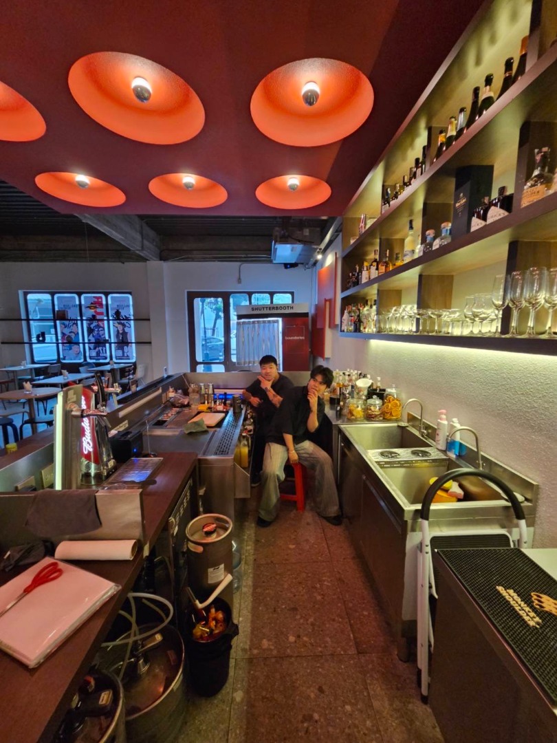 ขายร้านค้า/ตลาดนัดสีลม ศาลาแดง บางรัก : 🔥เซ้งด่วน🔥 ร้าน Boundaries Silom @โครงการบ้านสีลม มีที่จอด 40-50 คัน ของตกเเต่งภายในร้านครบ + ใบอนุญาตขายแอลกอฮอลล์  *สัญญาสิ้นสุด 16 มกราคม 2571