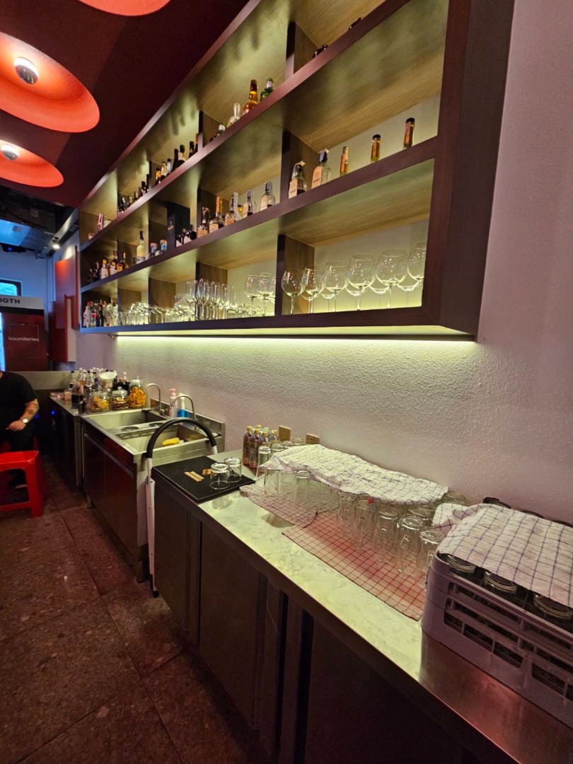 ขายร้านค้า/ตลาดนัดสีลม ศาลาแดง บางรัก : 🔥เซ้งด่วน🔥 ร้าน Boundaries Silom @โครงการบ้านสีลม มีที่จอด 40-50 คัน ของตกเเต่งภายในร้านครบ + ใบอนุญาตขายแอลกอฮอลล์  *สัญญาสิ้นสุด 16 มกราคม 2571