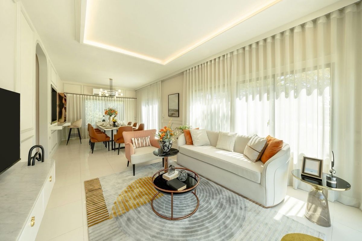 For SaleHouseBangna, Bearing, Lasalle : 🏡 Luxury Single House in Bangna - Srivaree 4 beds, 5 baths, spacious design with multiple parking spaces. Prime location with quick access to Burapha Withi Expressway and Suvarnabhumi Airport.