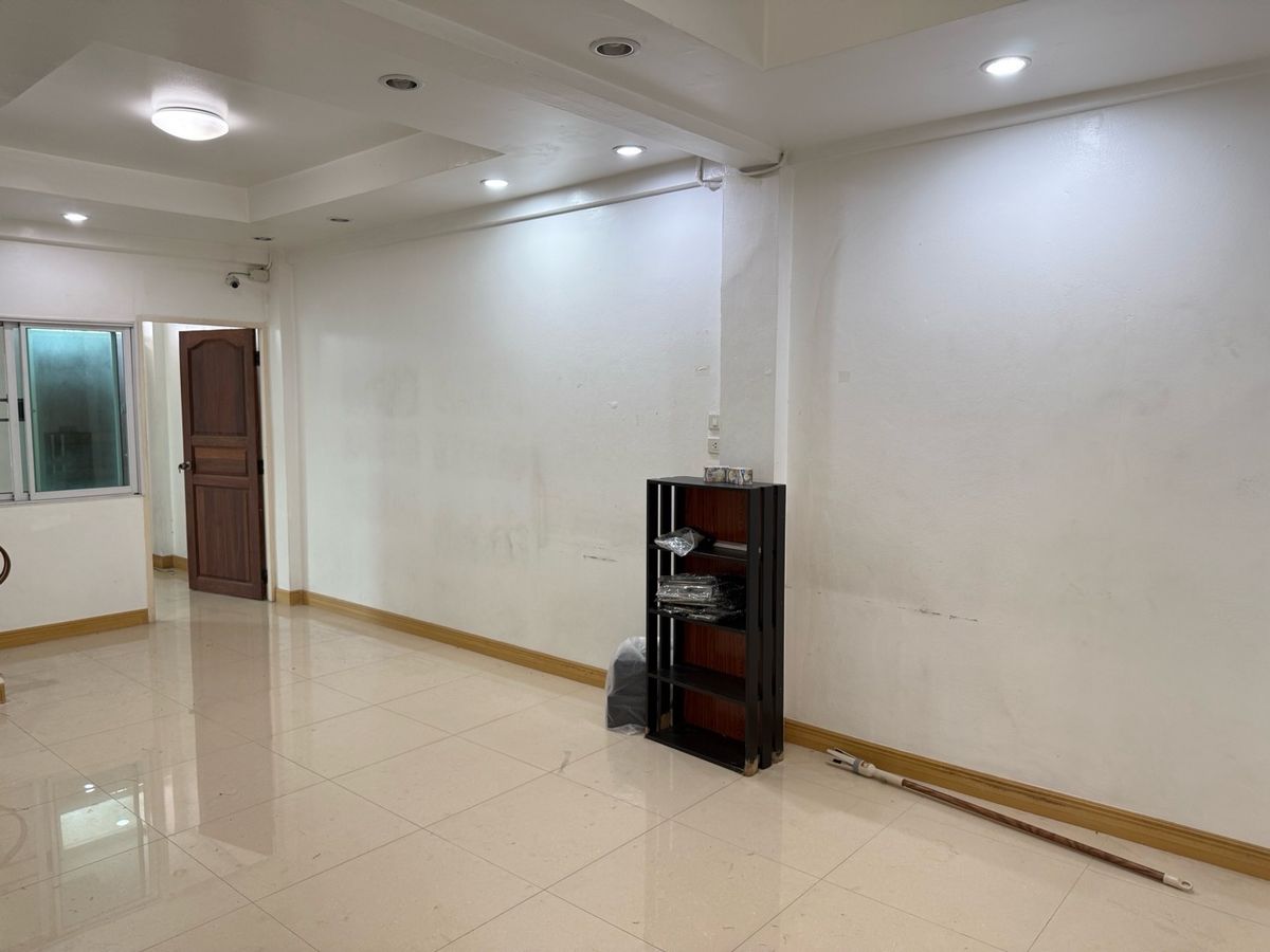 อาคารพาณิชย์นวมินทร์ รามอินทรา : อาคารพาณิชย์ รีโนเวทใหม่ ตินถนนคู้บอน ถนนใหญ่