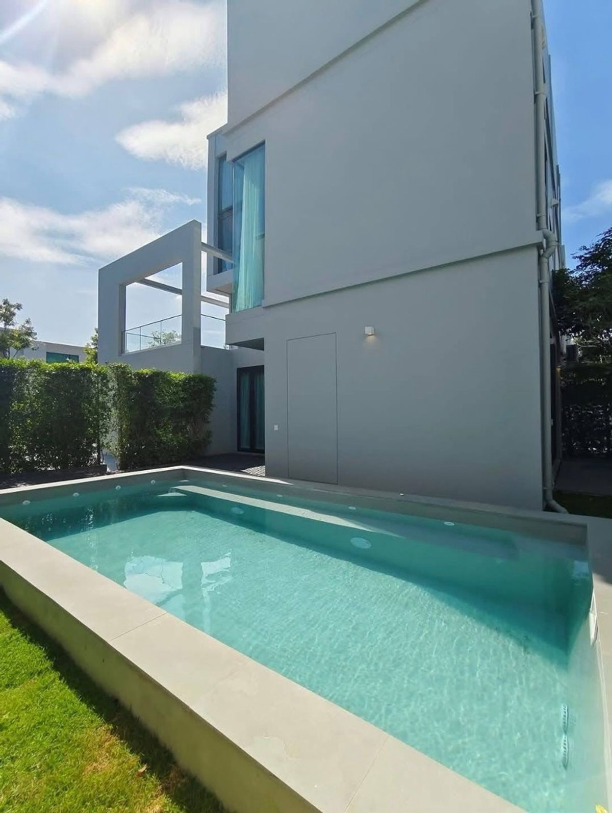 For RentHousePattanakan, Srinakarin : Rent a detached house with a private pool, Vive, Krungthep Kreetha 2, 4 bedrooms