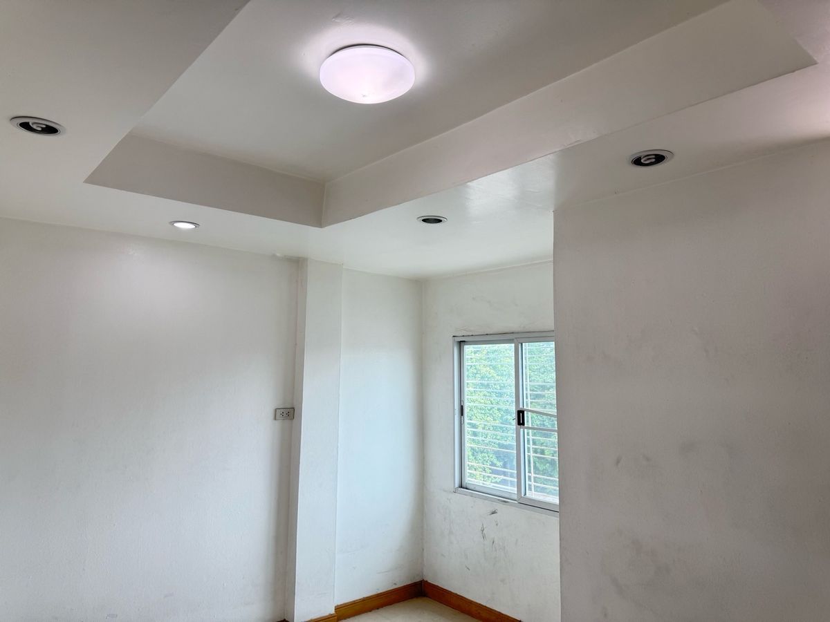 อาคารพาณิชย์นวมินทร์ รามอินทรา : อาคารพาณิชย์ รีโนเวทใหม่ ตินถนนคู้บอน ถนนใหญ่