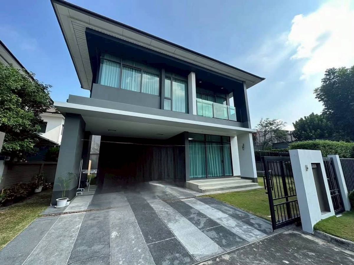 For RentHousePattanakan, Srinakarin : Rent a single house, Setthasiri, Krungthep Kreetha Furniture, near the International School, Bright Tan, Bangkok, Market Place, Krungthep Kreetha