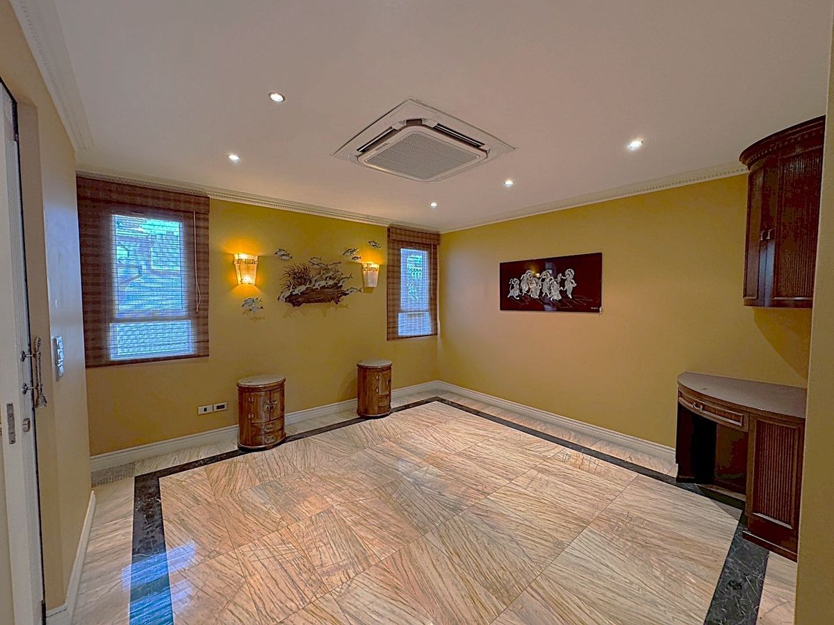 For RentHouseSukhumvit, Asoke, Thonglor : Single house with private pool at Sukhumvit 63 (Ekamai) ** NO CO-AGENT ** 独栋别墅带私家泳池出租，位于素坤逸63巷。