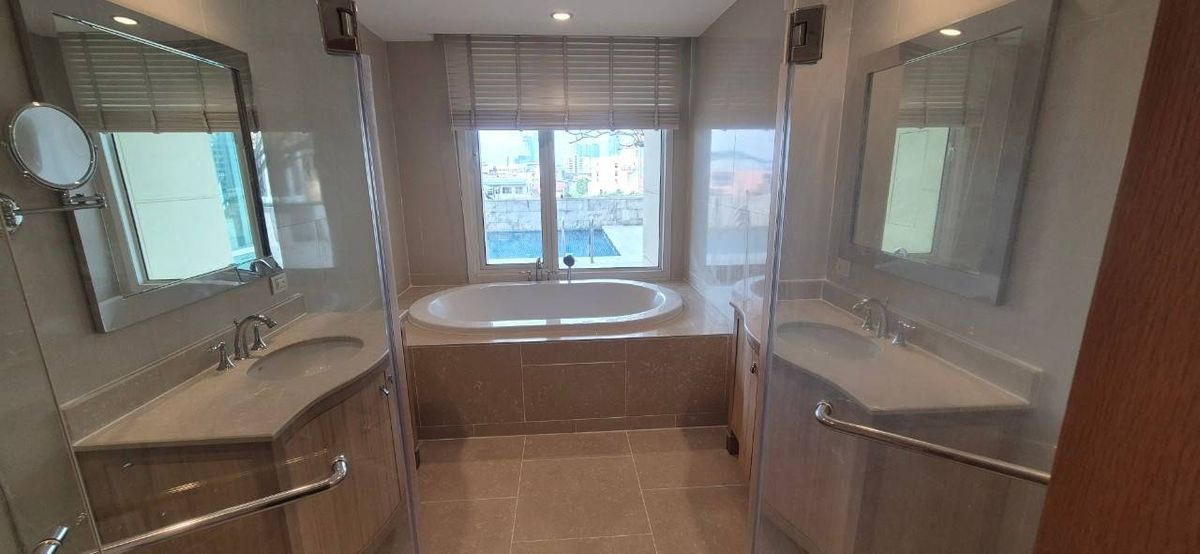 ให้เช่าคอนโดสาทร นราธิวาส : ดิ เอ็มไพร์ เพลส