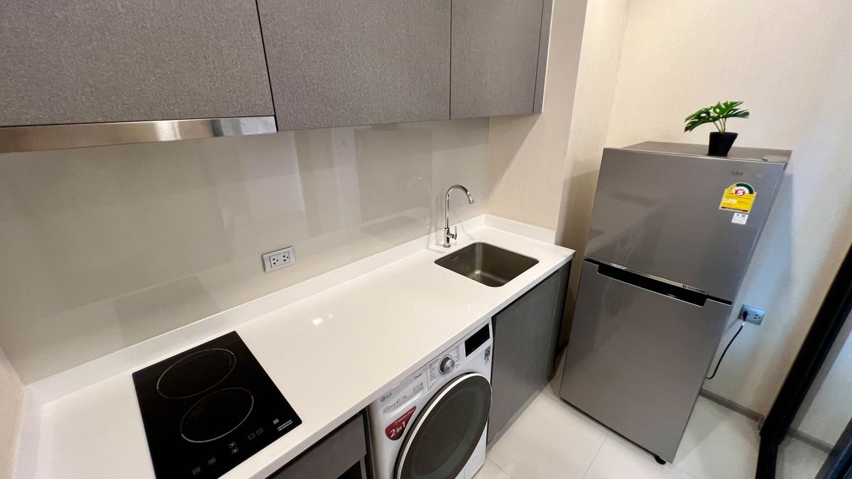 For RentCondoRama9, Petchburi, RCA : Life Asoke Hype rental price 25,000 baht/month [MNR250502]