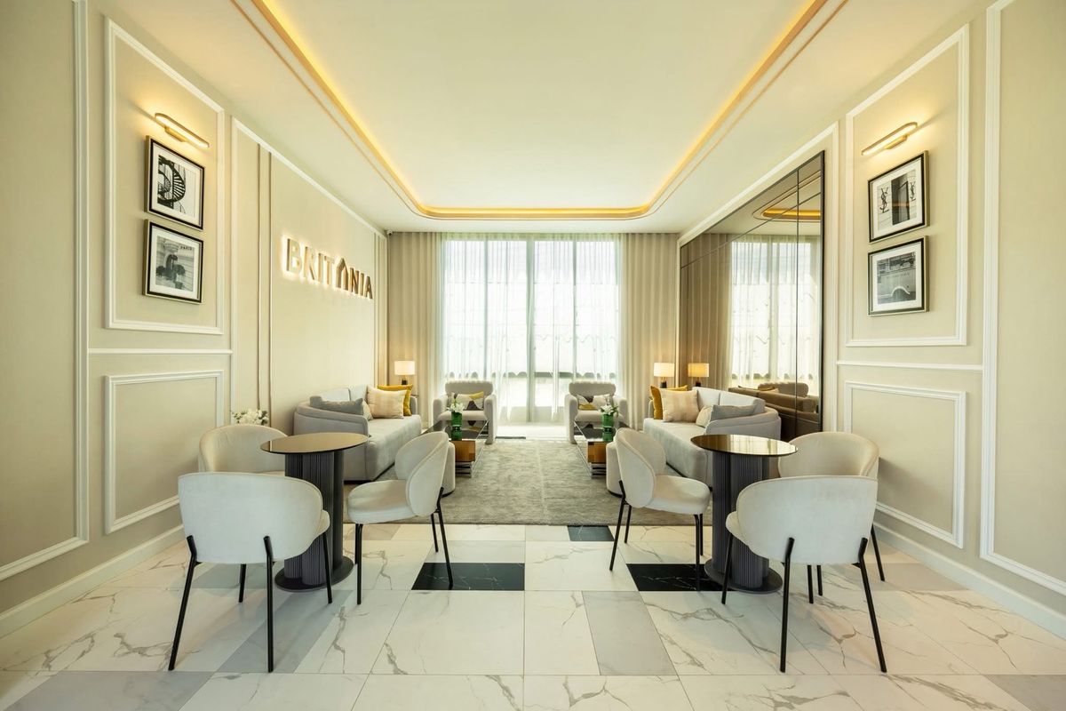 For SaleHouseBangna, Bearing, Lasalle : 🏡 Luxury Single House in Bangna - Srivaree 4 beds, 5 baths, spacious design with multiple parking spaces. Prime location with quick access to Burapha Withi Expressway and Suvarnabhumi Airport.