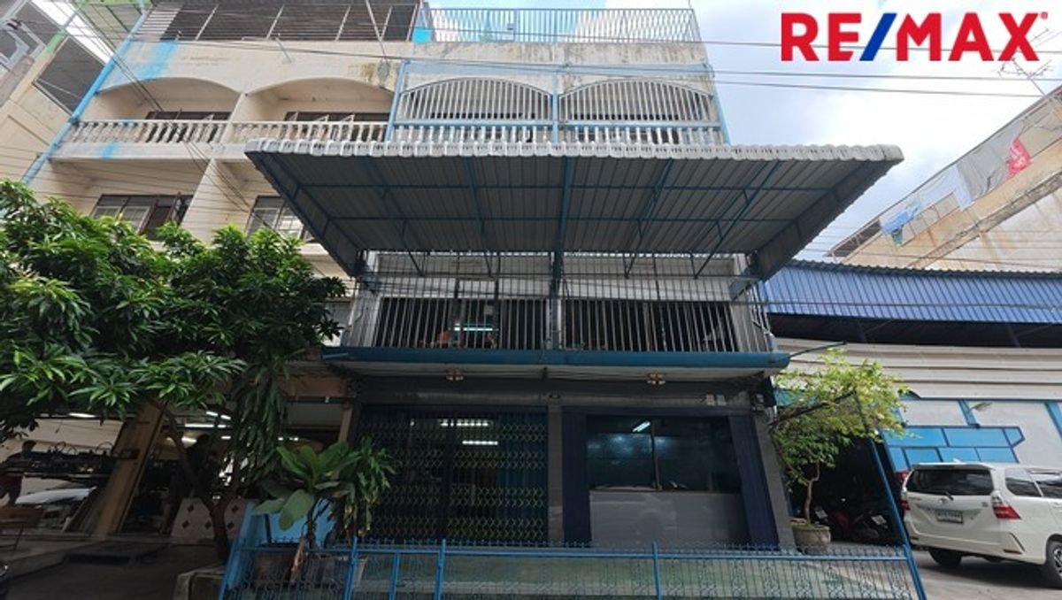 For SaleShop HouseEakachai, Bang Bon : Commercial building for sale, Ekachai 69/3 Bang Bon 2 rooms, hit through 4 floors, excluding roofs.