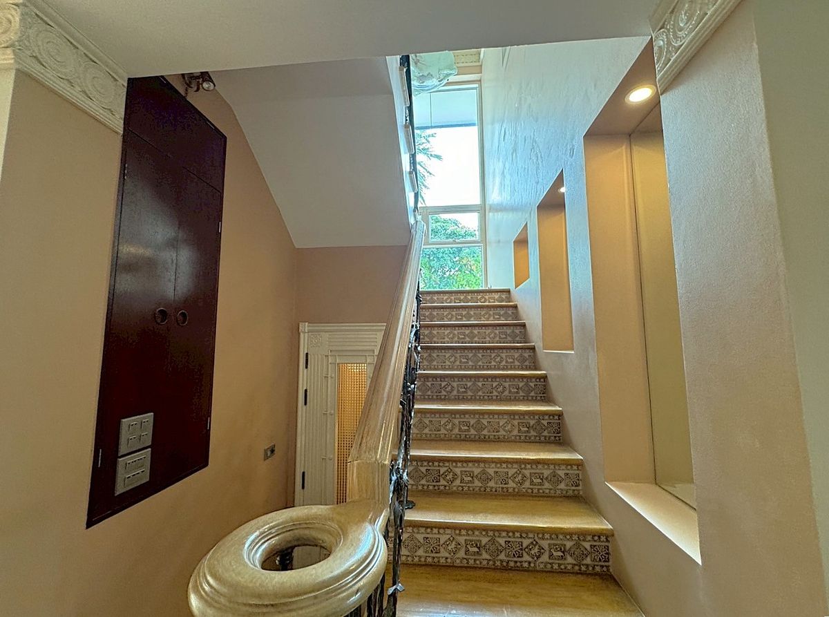 For RentHouseSukhumvit, Asoke, Thonglor : Single house with private pool at Sukhumvit 63 (Ekamai) ** NO CO-AGENT ** 独栋别墅带私家泳池出租，位于素坤逸63巷。