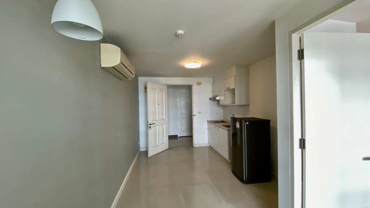 ขายคอนโดสุขุมวิท อโศก ทองหล่อ : ✨ขายด่วน! The Clover ทองหล่อ 18 | โลว์ไรส์สไตล์รีสอร์ท ใจกลางย่านไลฟ์สไตล์สุดชิค✨ ขนาด 1 ห้องนอน ระเบียงหันทิศเหนือ อยู่สบาย ไม่ร้อน