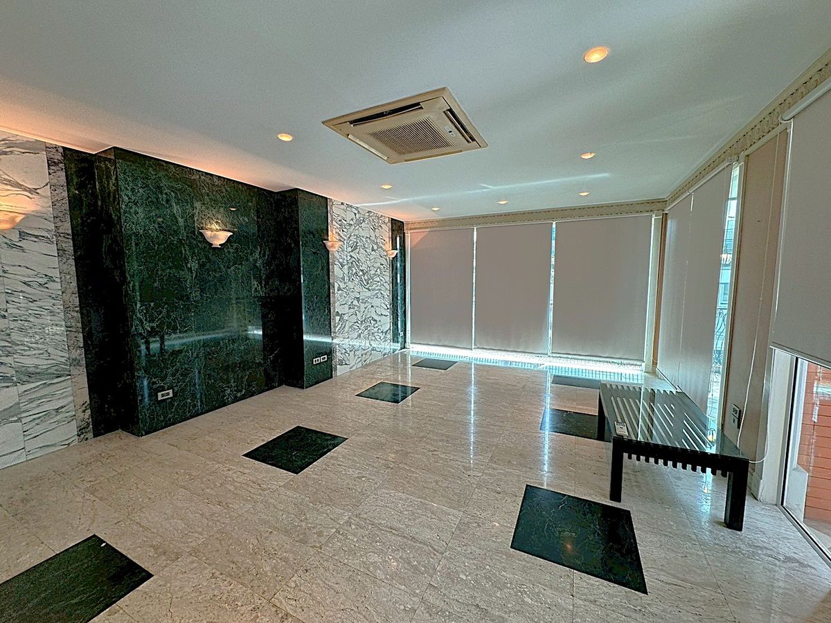 For RentHouseSukhumvit, Asoke, Thonglor : Single house with private pool at Sukhumvit 63 (Ekamai) ** NO CO-AGENT ** 独栋别墅带私家泳池出租，位于素坤逸63巷。
