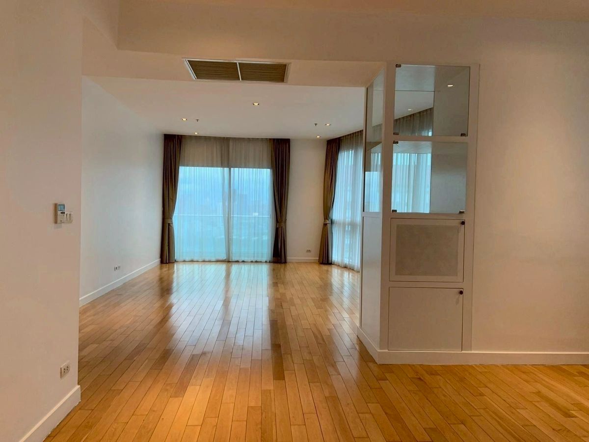 For RentCondoSukhumvit, Asoke, Thonglor : LTH12537 - Millennium Residence Condo for Rent Size 193 SQM. 3 Beds 3 Baths Near BTS Asok Station Only 120K/Month