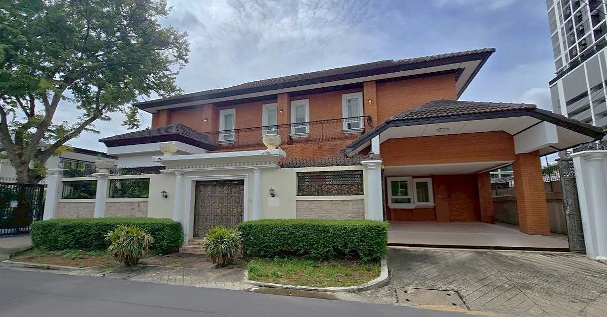 For RentHouseSukhumvit, Asoke, Thonglor : Single house with private pool at Sukhumvit 63 (Ekamai) ** NO CO-AGENT ** 独栋别墅带私家泳池出租，位于素坤逸63巷。