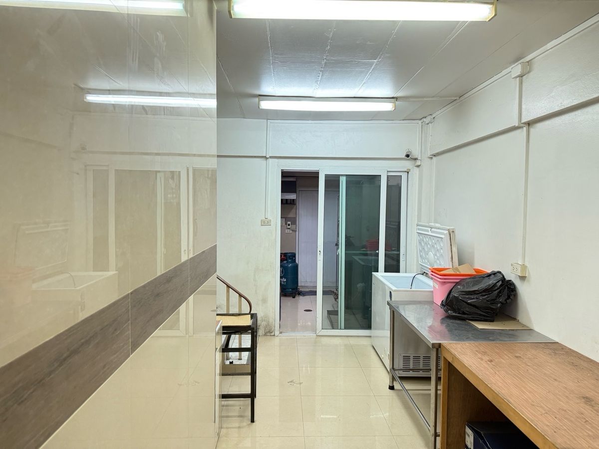 อาคารพาณิชย์นวมินทร์ รามอินทรา : อาคารพาณิชย์ รีโนเวทใหม่ ตินถนนคู้บอน ถนนใหญ่