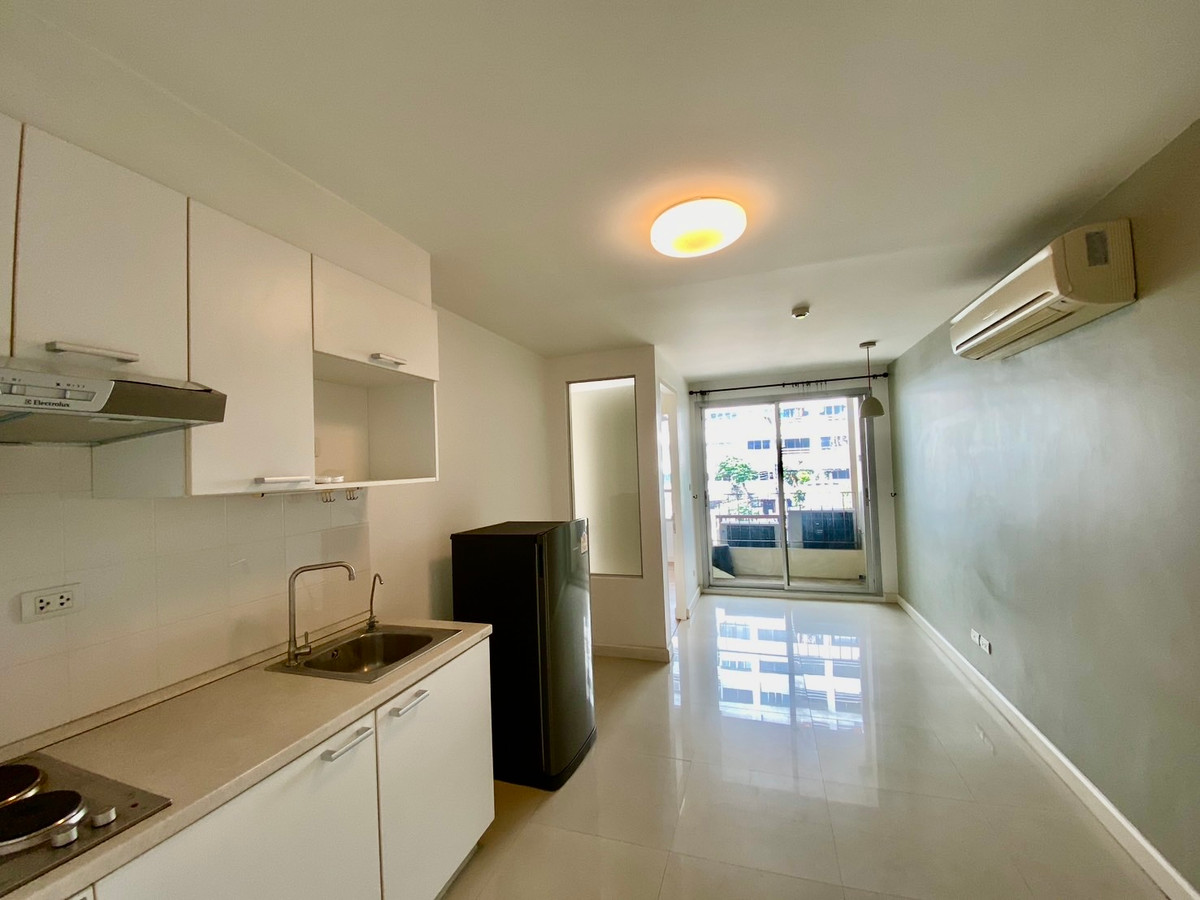 ขายคอนโดสุขุมวิท อโศก ทองหล่อ : ✨ขายด่วน! The Clover ทองหล่อ 18 | โลว์ไรส์สไตล์รีสอร์ท ใจกลางย่านไลฟ์สไตล์สุดชิค✨ ขนาด 1 ห้องนอน ระเบียงหันทิศเหนือ อยู่สบาย ไม่ร้อน