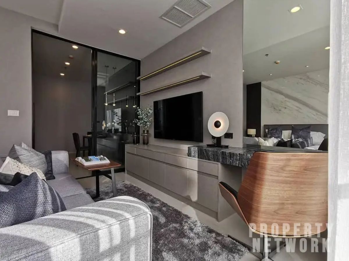 ให้เช่าคอนโดวิทยุ ชิดลม หลังสวน : คอนโด 1 ห้องนอนที่ทันสมัยให้เช่าที่ Noble Ploenchit-ชั้น 21 | 45 ตารางเมตร | การเข้าถึง BTS โดยตรง