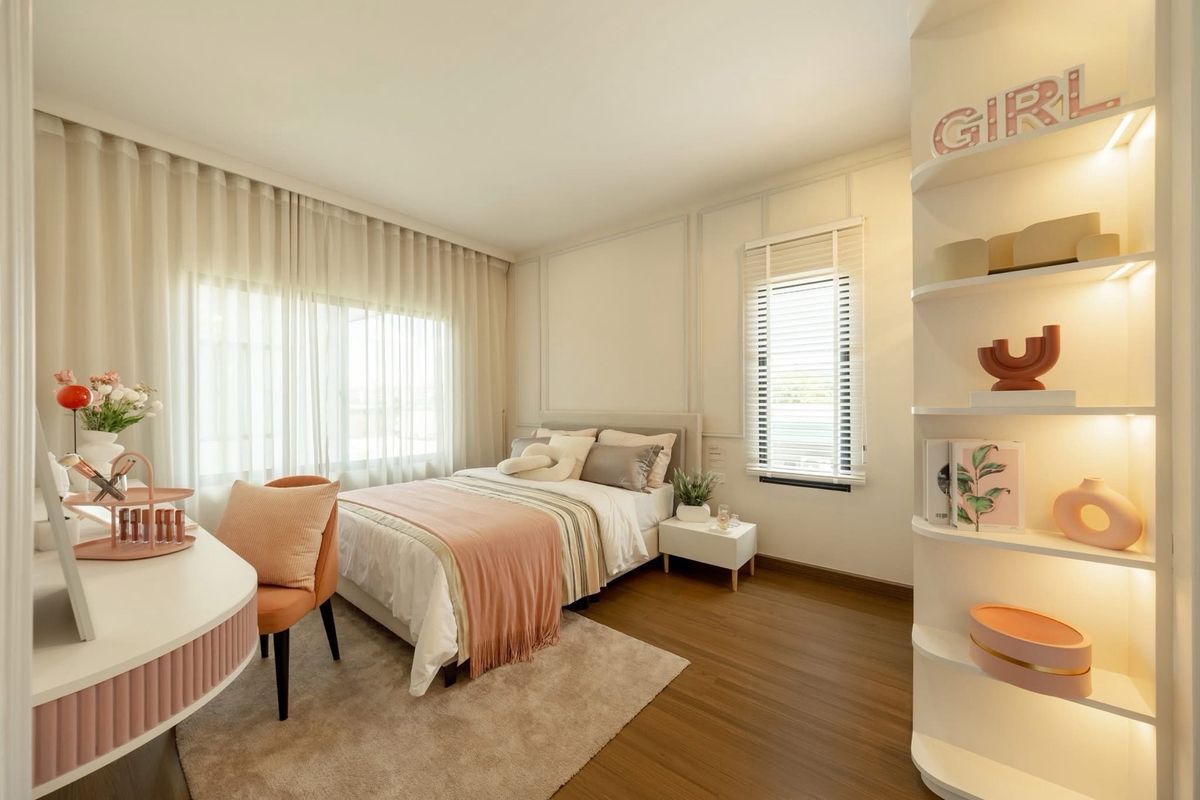 For SaleHouseBangna, Bearing, Lasalle : 🏡 Luxury Single House in Bangna - Srivaree 4 beds, 5 baths, spacious design with multiple parking spaces. Prime location with quick access to Burapha Withi Expressway and Suvarnabhumi Airport.