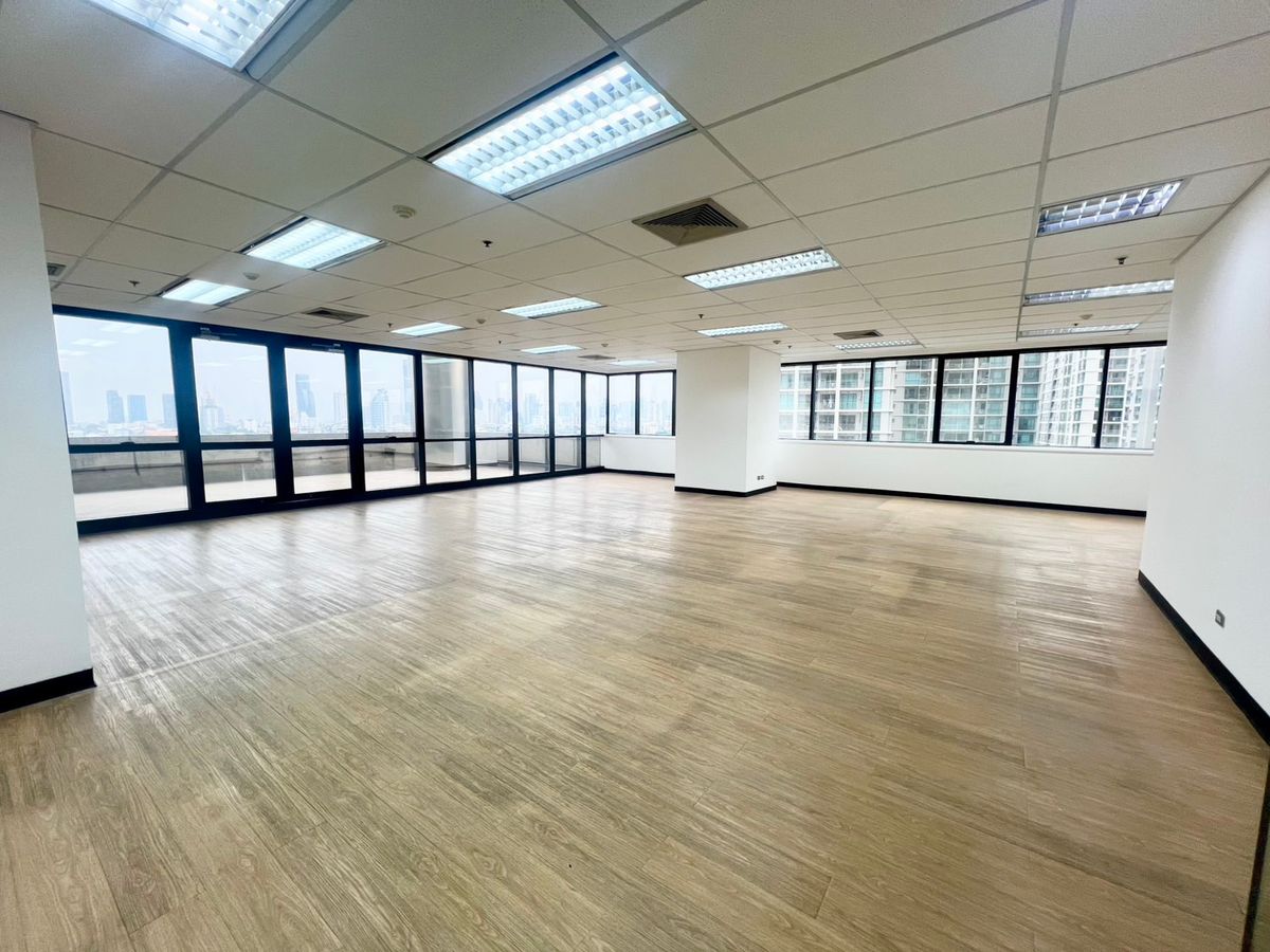 For RentOfficeRama9, Petchburi, RCA : Rental of the Ital Thai Tower, Floor 12, Size 111.26 sq.m.