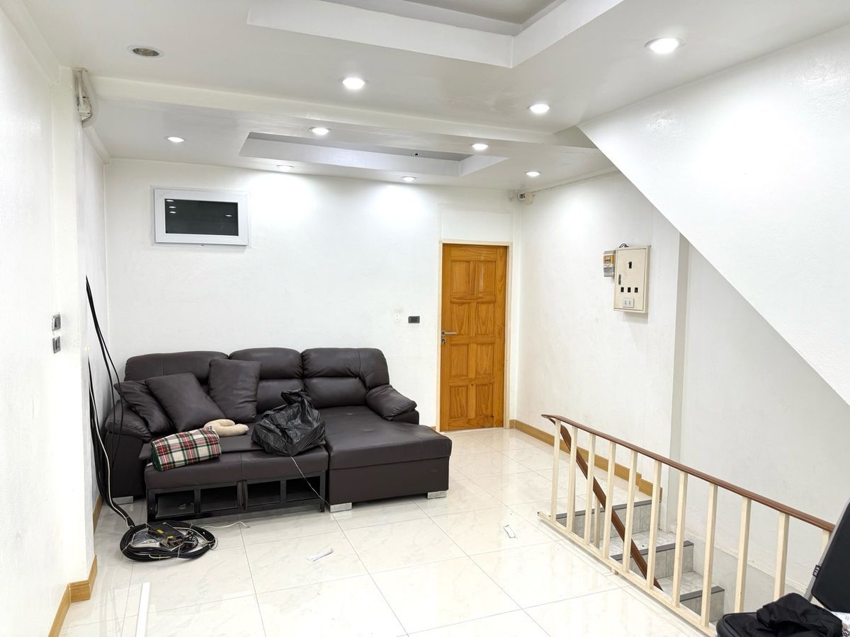 อาคารพาณิชย์นวมินทร์ รามอินทรา : อาคารพาณิชย์ รีโนเวทใหม่ ตินถนนคู้บอน ถนนใหญ่