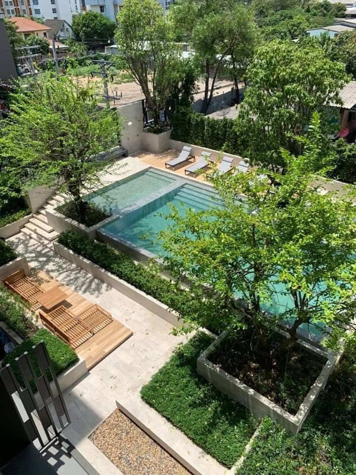 ขายคอนโดอ่อนนุช อุดมสุข : 【Owner】The Nest Sukhumvit 64 phase 2 คอนโดlow rise วิวสวนสระน้ำ ห้องหน้ากว้าง ครัวติดระเบียง ชั้น 5 เป็นตึกแยกเดี่ยว ยูนิตน้อย คนไม่เยอะ ส่วนตัว ทำเลดี