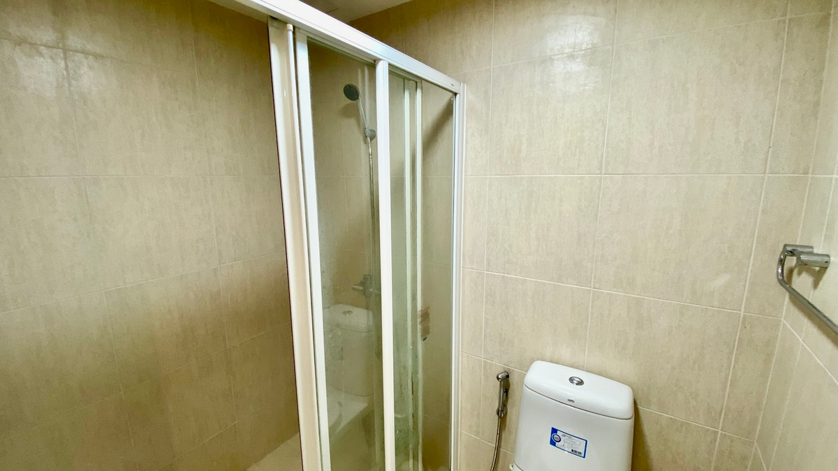 ขายคอนโดสุขุมวิท อโศก ทองหล่อ : ✨ขายด่วน! The Clover ทองหล่อ 18 | โลว์ไรส์สไตล์รีสอร์ท ใจกลางย่านไลฟ์สไตล์สุดชิค✨ ขนาด 1 ห้องนอน ระเบียงหันทิศเหนือ อยู่สบาย ไม่ร้อน