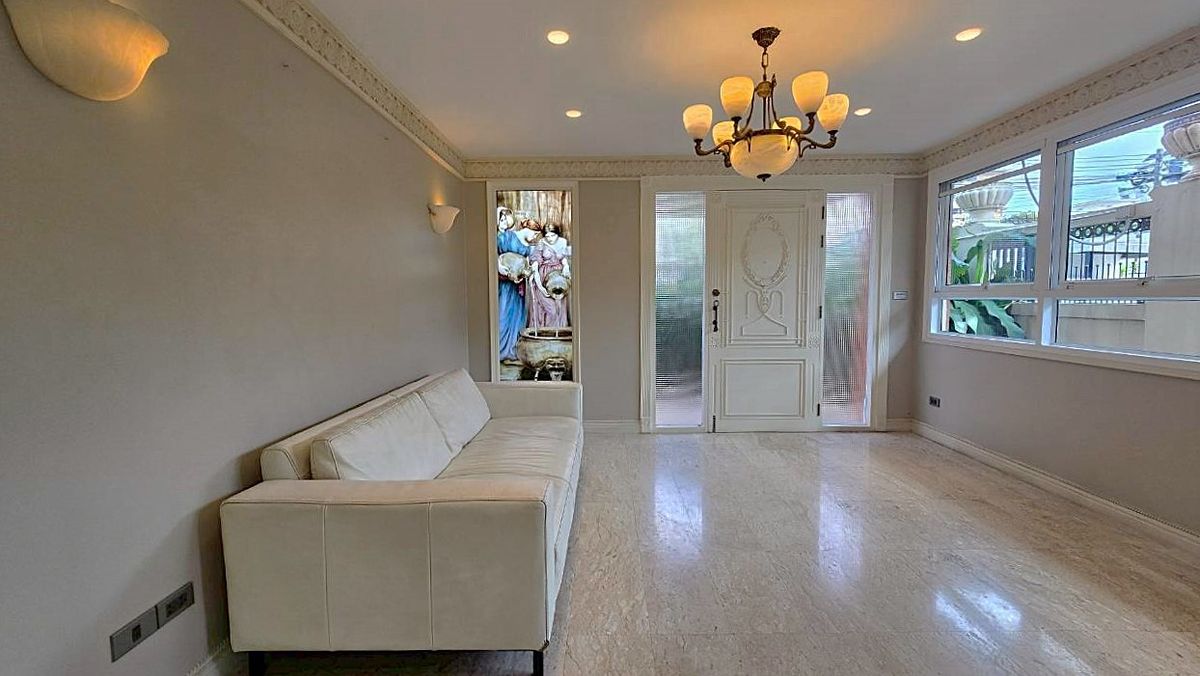 For RentHouseSukhumvit, Asoke, Thonglor : Single house with private pool at Sukhumvit 63 (Ekamai) ** NO CO-AGENT ** 独栋别墅带私家泳池出租，位于素坤逸63巷。