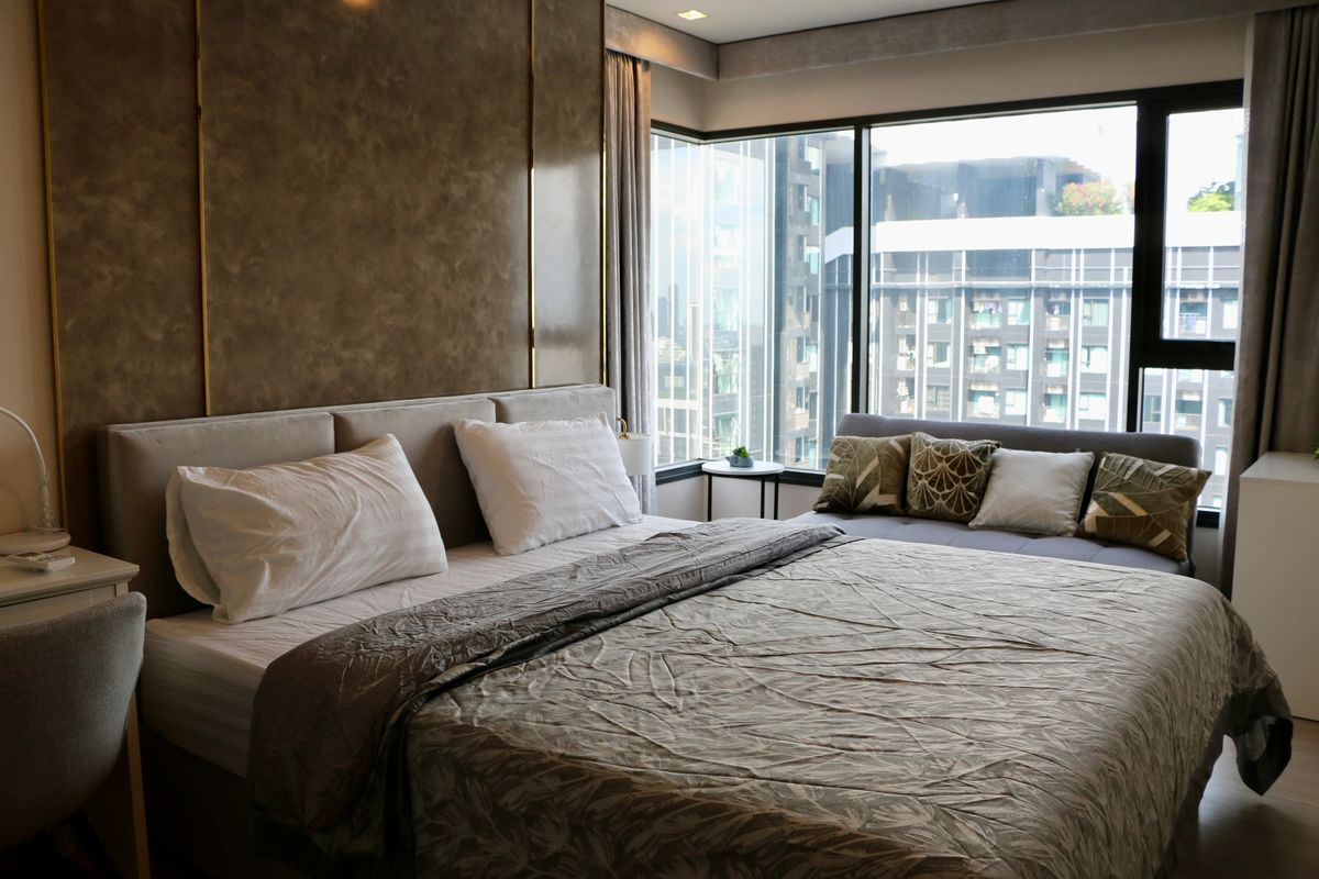 For RentCondoRama9, Petchburi, RCA : Life Asoke Hype rental price 25,000 baht/month [MNR250502]