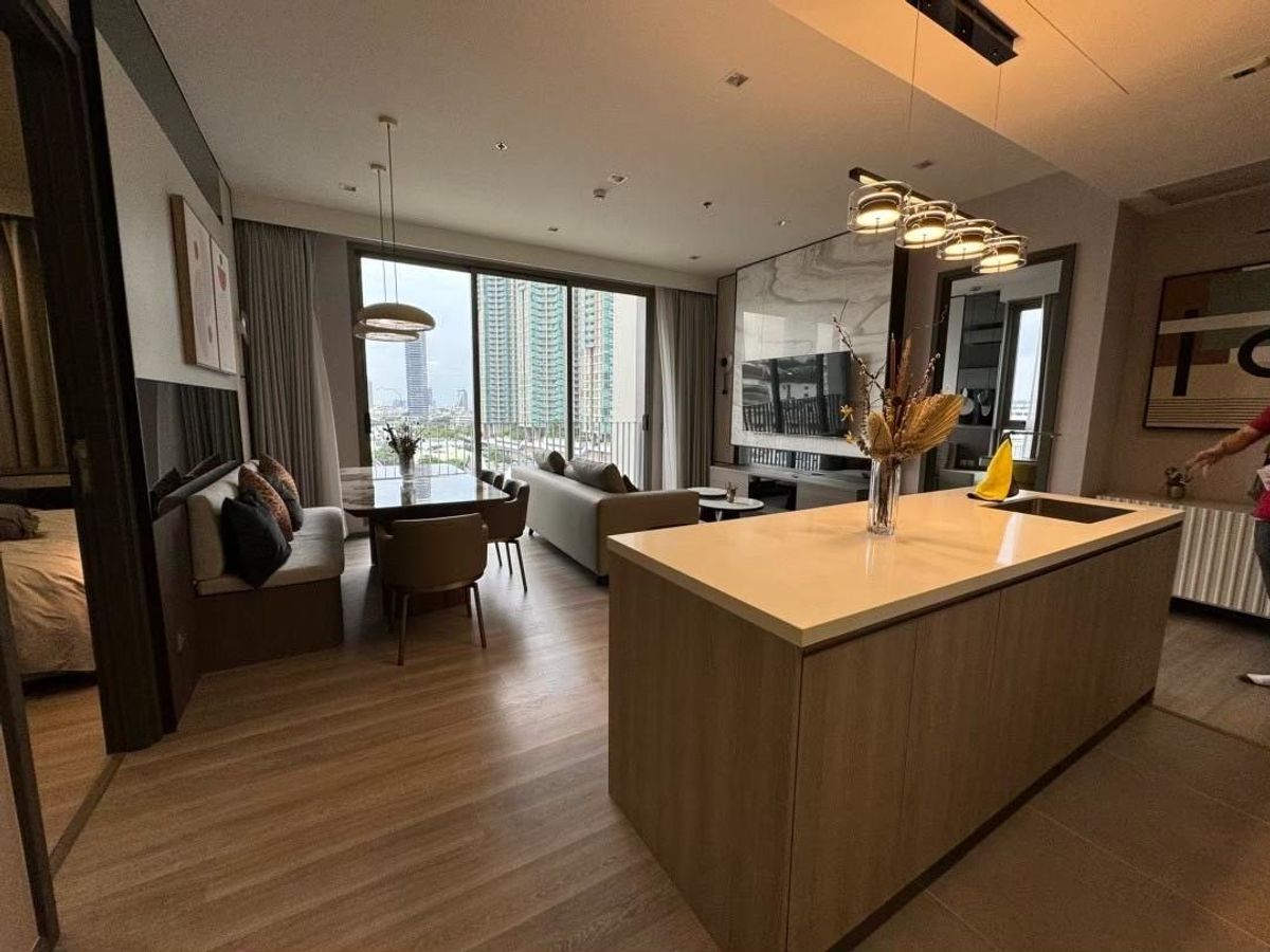 For RentCondoSathorn, Narathiwat : LTH12526 - Rhythm Charoenkrung Pavillion Condo for Rent Size 136 SQM. 3 Beds 3 Baths Near BTS Saphan Taksin Station Only 145K/Month