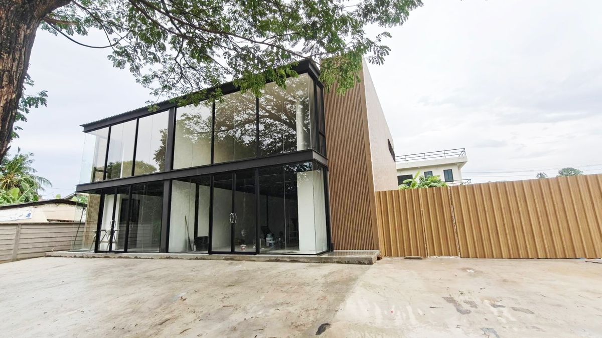 For RentShowroomChokchai 4, Ladprao 71, Ladprao 48, : Rental office model Modern style, good location, Ladprao 71 Nak Niwat