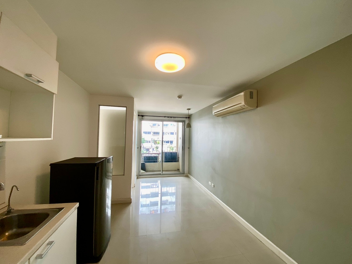 ขายคอนโดสุขุมวิท อโศก ทองหล่อ : ✨ขายด่วน! The Clover ทองหล่อ 18 | โลว์ไรส์สไตล์รีสอร์ท ใจกลางย่านไลฟ์สไตล์สุดชิค✨ ขนาด 1 ห้องนอน ระเบียงหันทิศเหนือ อยู่สบาย ไม่ร้อน