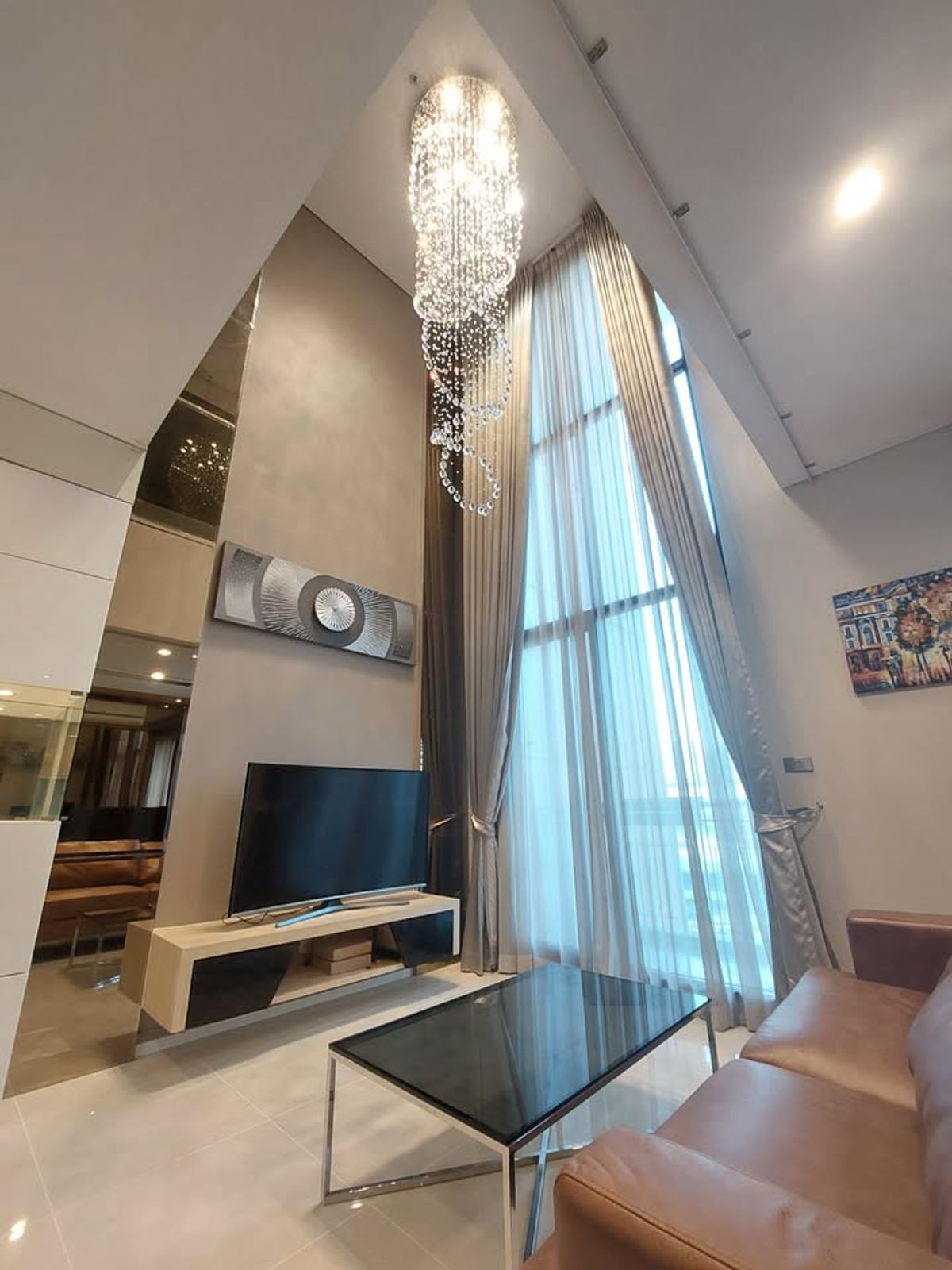 ขายคอนโดพระราม 9 เพชรบุรีตัดใหม่ RCA : ✨ โอกาสพิเศษ คอนโดดูเพล็กซ์ วิลล่าอโศก 1 ห้องนอน วิวสวนและถนนใหญ่ พร้อมเฟอร์นิเจอร์ครบครัน มีโควต้าต่างชาติ พร้อมเข้าอยู่ ใกล้ MRT เพชรบุรี 