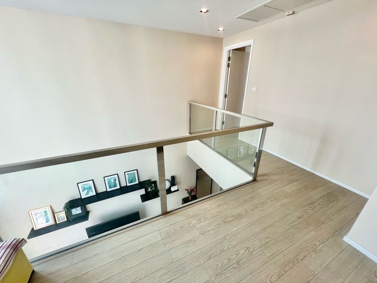 For RentCondoSukhumvit, Asoke, Thonglor : 𝐅𝐨𝐫 𝐑𝐞𝐧𝐭: The Room Sukhumvit21 2bed 2Bath Duplex 117SQM 75K