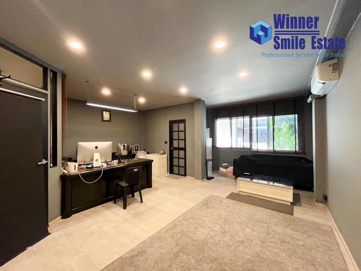 ขายโฮมออฟฟิศพระราม 9 เพชรบุรีตัดใหม่ RCA : ขายโฮมออฟฟิต 3 ชั้น พื้นที่ 356 ตร.ม. พระราม 9 ซอย 19 (ซอยเดียวกับวัดพระราม 9) ใกล้ย่านพระรามเก้า - รัชดา เหมาะทำออฟฟิต และอยู่เอง