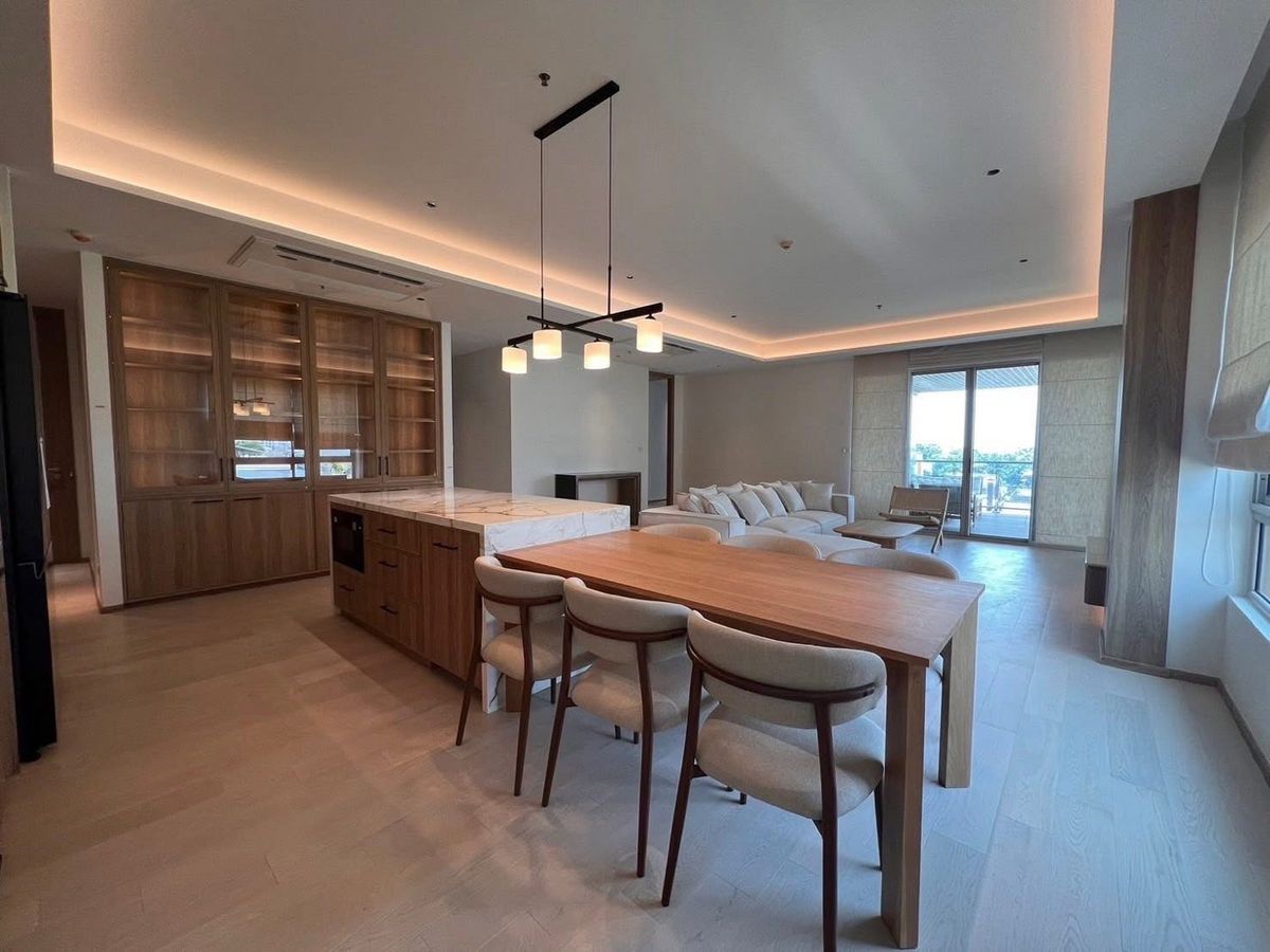 For RentCondoSathorn, Narathiwat : 185 SQM Sathorn