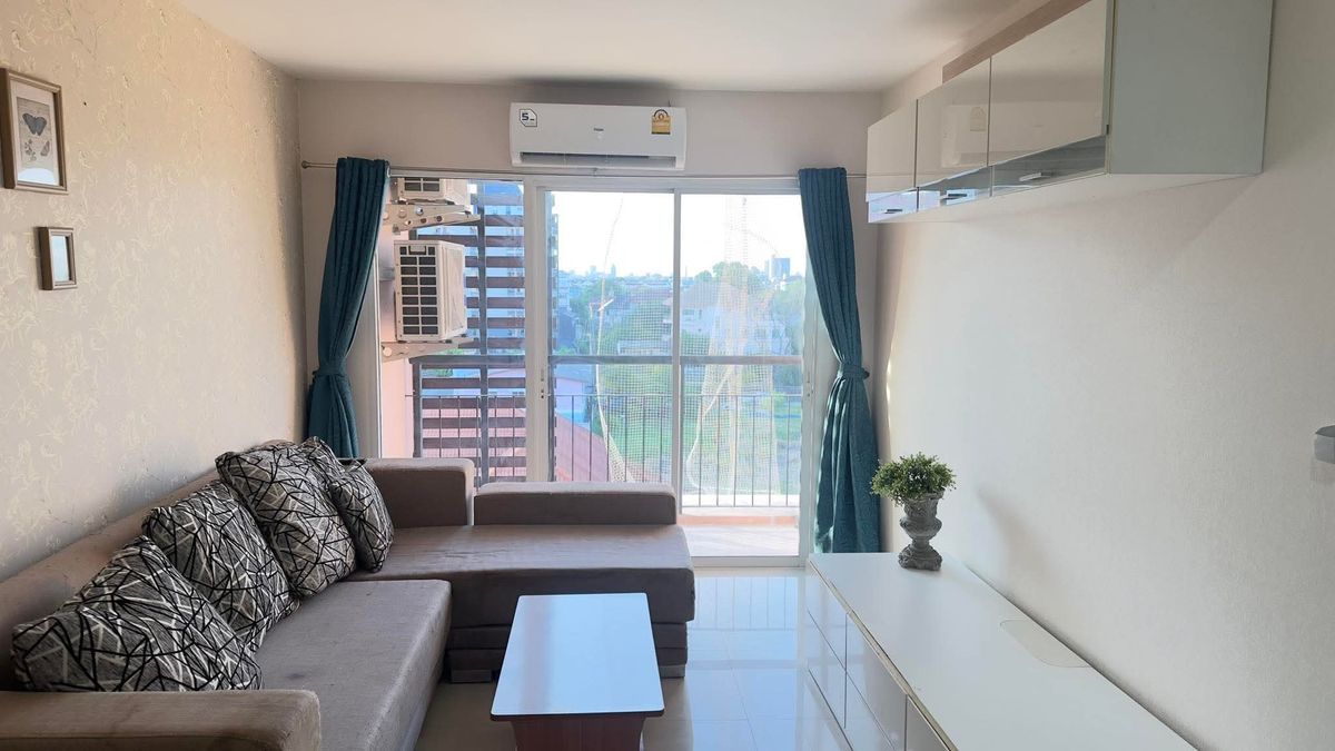 For RentCondoLadkrabang, Suwannaphum Airport : Condo Pinnapa On Nut, opposite Seacon Srinakarin, next to the Yellow Line Srinakarin 38, rent only 7,300 baht/month