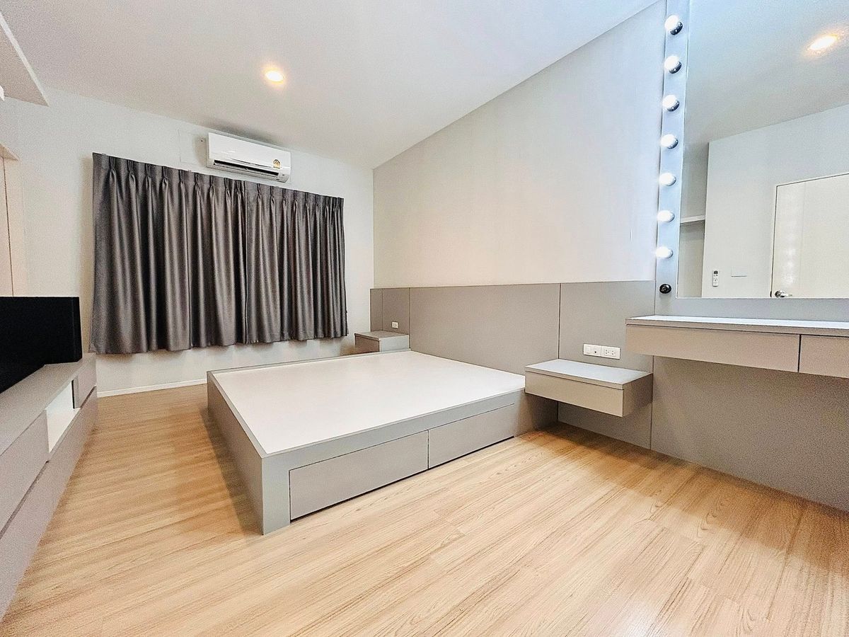 ขายทาวน์โฮมลาดกระบัง สุวรรณภูมิ : ✨ ขายด่วน! ทาวน์โฮม 3 ชั้น บ้านกลางเมือง สวนหลวง ร.9 พร้อมอยู่  เหมาะทำโฮมออฟฟิศ ทำเลทอง ใกล้เมกา บางนา