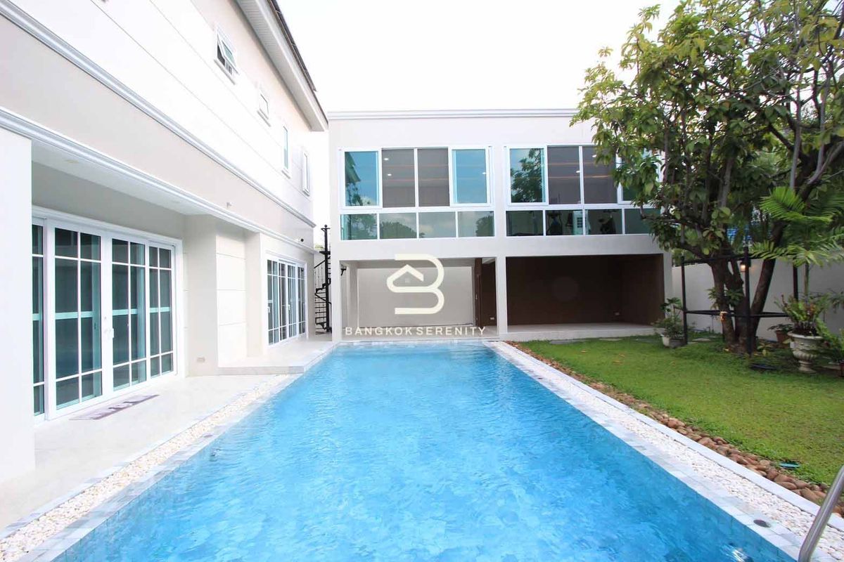 ขายบางนา แบริ่ง ลาซาล : ขายบ้านพร้อมสระว่ายน้ำ บางนาใกล้สนามบิน