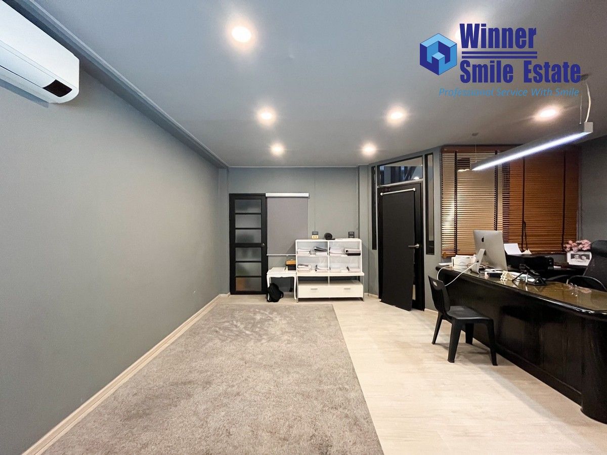 ขายโฮมออฟฟิศพระราม 9 เพชรบุรีตัดใหม่ RCA : ขายโฮมออฟฟิต 3 ชั้น พื้นที่ 356 ตร.ม. พระราม 9 ซอย 19 (ซอยเดียวกับวัดพระราม 9) ใกล้ย่านพระรามเก้า - รัชดา เหมาะทำออฟฟิต และอยู่เอง