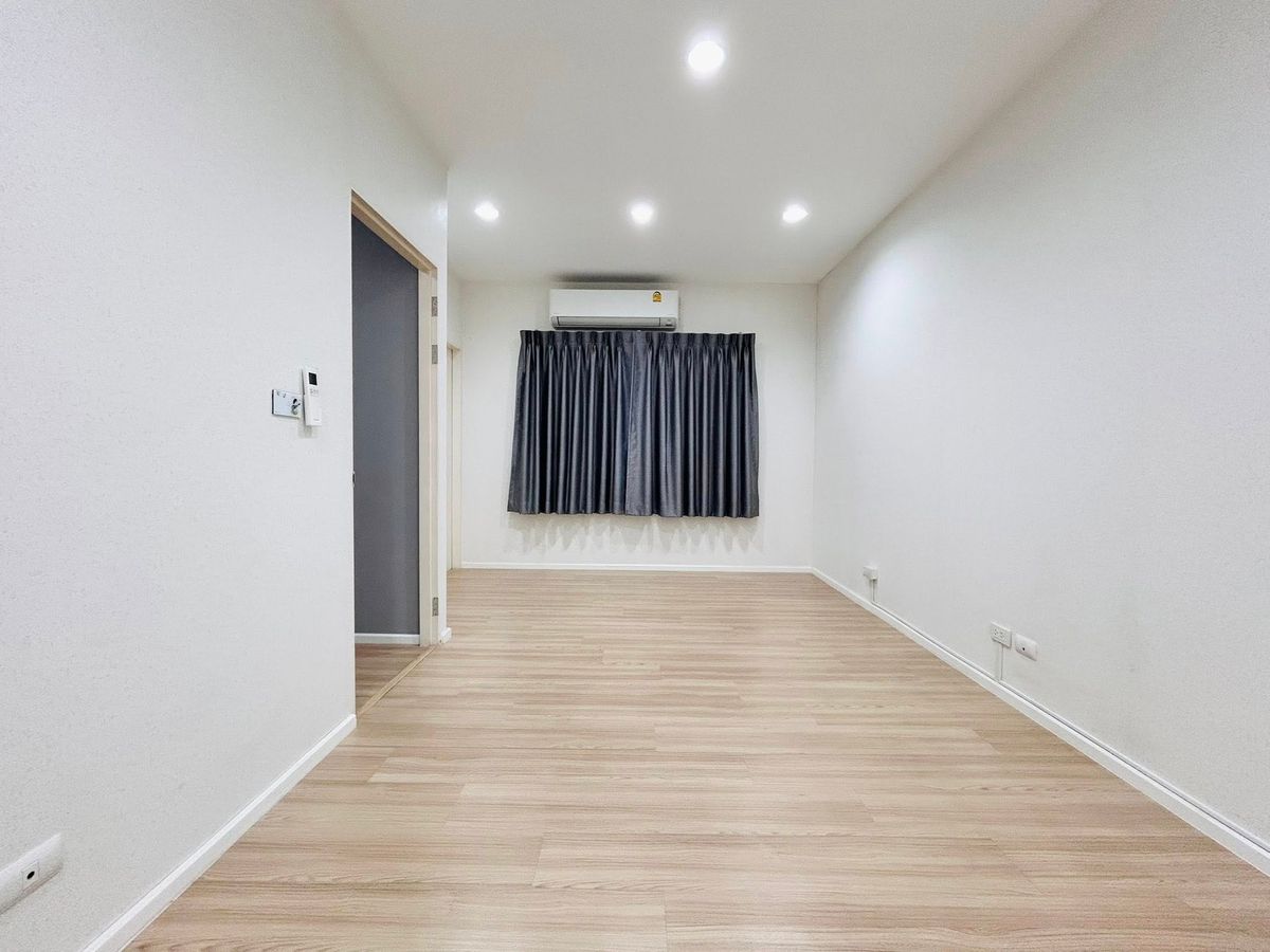 ขายทาวน์โฮมลาดกระบัง สุวรรณภูมิ : ✨ ขายด่วน! ทาวน์โฮม 3 ชั้น บ้านกลางเมือง สวนหลวง ร.9 พร้อมอยู่  เหมาะทำโฮมออฟฟิศ ทำเลทอง ใกล้เมกา บางนา