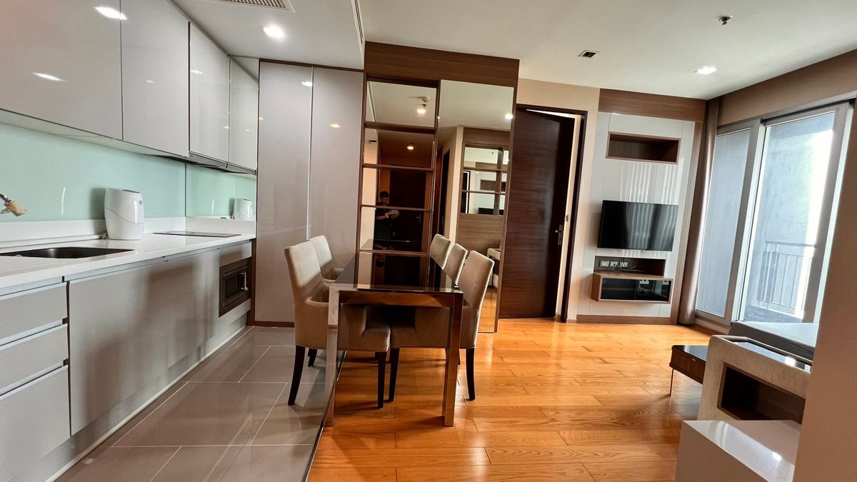 ขายคอนโดพระราม 9 เพชรบุรีตัดใหม่ RCA : ✨ คอนโดหรูแต่งครบ ใจกลางอโศก วิวสวยโล่ง ชั้นสูง เฟอร์นิเจอร์บิวท์อิน ทำเลดี ใกล้  MRT เพชรบุรี 