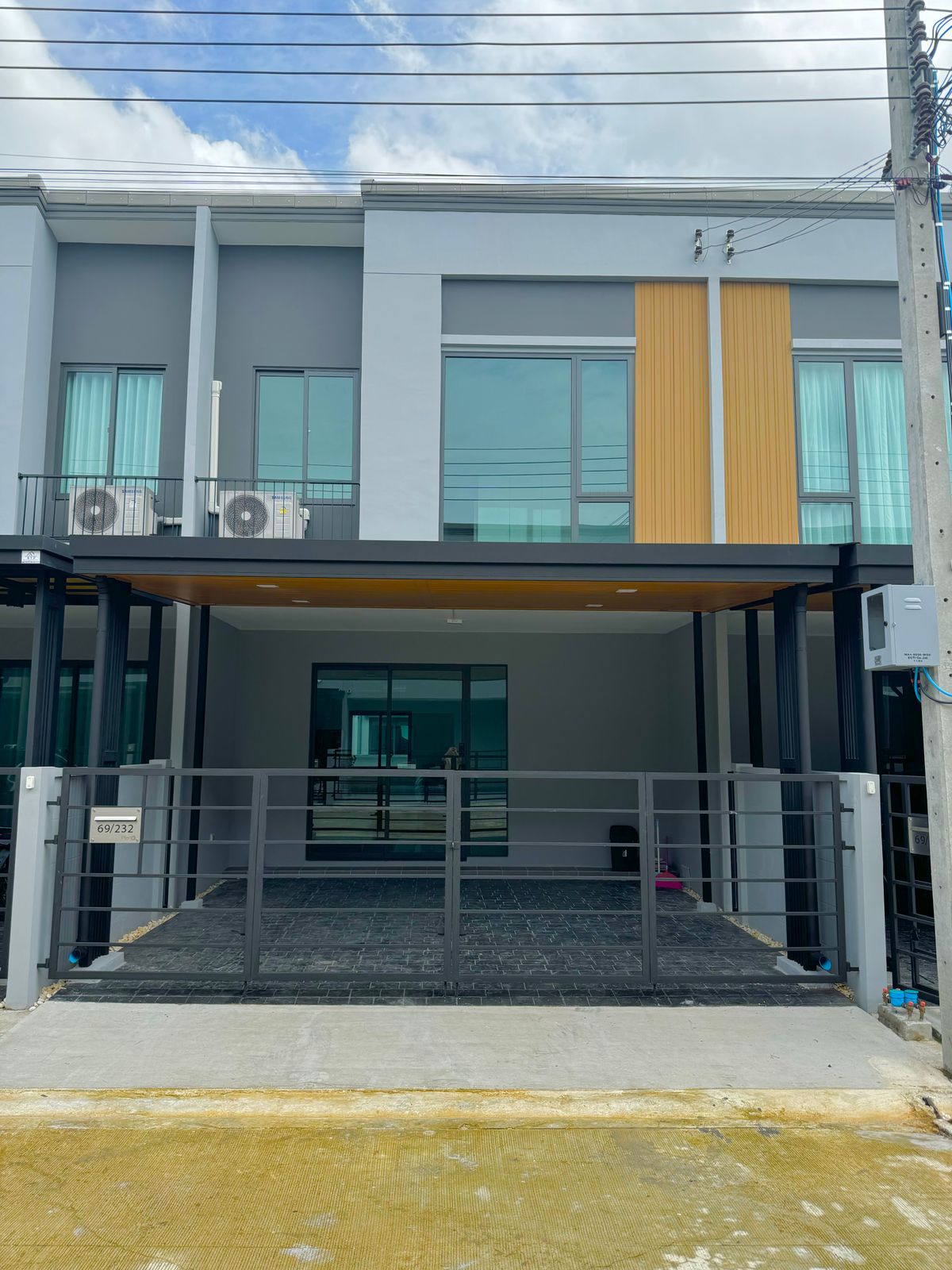 For RentTownhomeBangna, Bearing, Lasalle : Rent a pleasure, Sukhumvit Bangna 2, next to Mega Bangna for 5 minutes, beautifully decorated with in. Good location near the main road